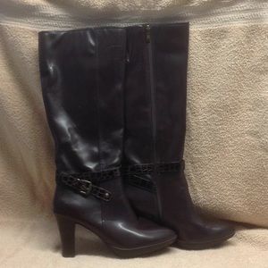 Anne Klein Brown Heel Boots